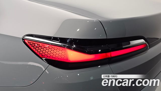 BMW 7-Series 2023 — photo 9