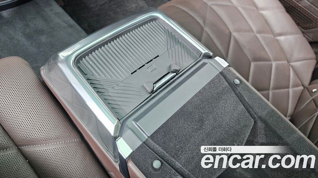 BMW 7-Series 2023 — photo 28