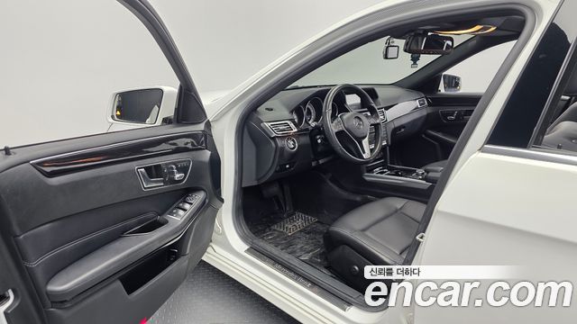 Mercedes-Benz E-Class 2016 — photo 10