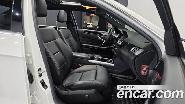 Mercedes-Benz E-Class 2016 — photo 11