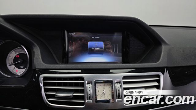 Mercedes-Benz E-Class 2016 — photo 14