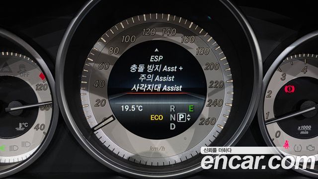 Mercedes-Benz E-Class 2016 — photo 16