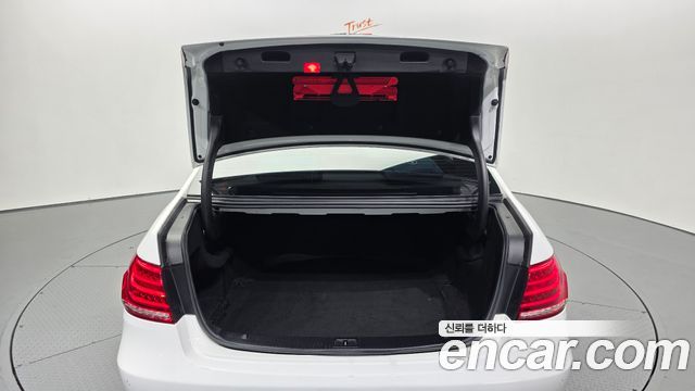 Mercedes-Benz E-Class 2016 — photo 20