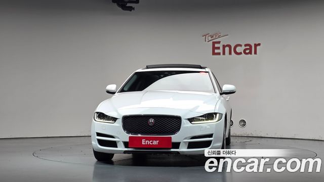 Jaguar XE 2017 — photo 3