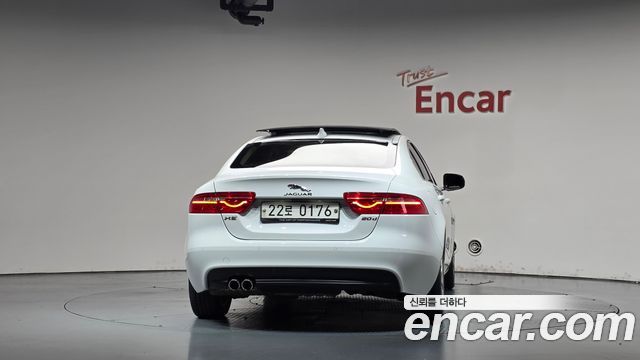 Jaguar XE 2017 — photo 4
