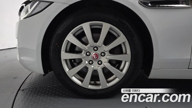 Jaguar XE 2017 — photo 5
