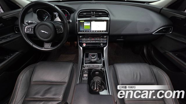 Jaguar XE 2017 — photo 7