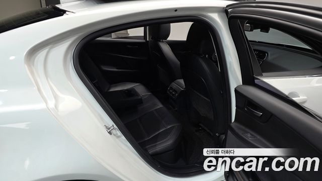 Jaguar XE 2017 — photo 12