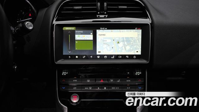 Jaguar XE 2017 — photo 14