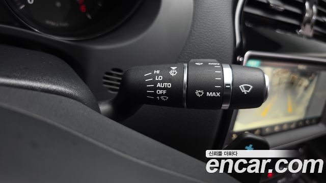Jaguar XE 2017 — photo 19