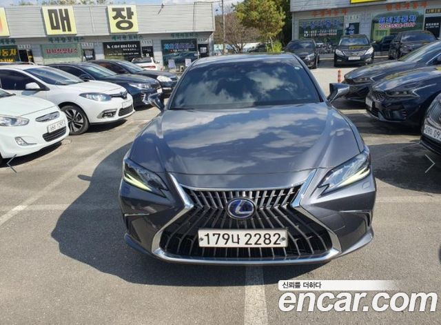 Lexus ES 2022 — photo 1