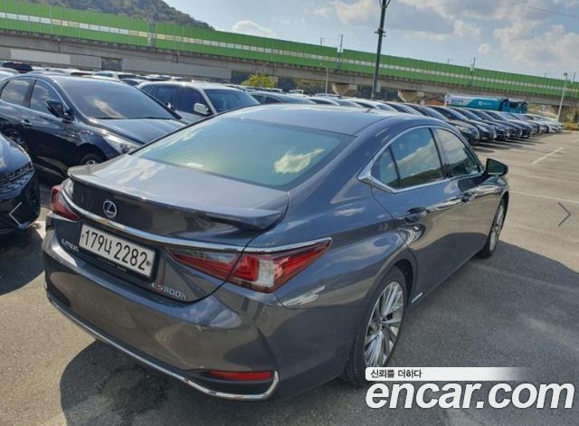 Lexus ES 2022 — photo 3