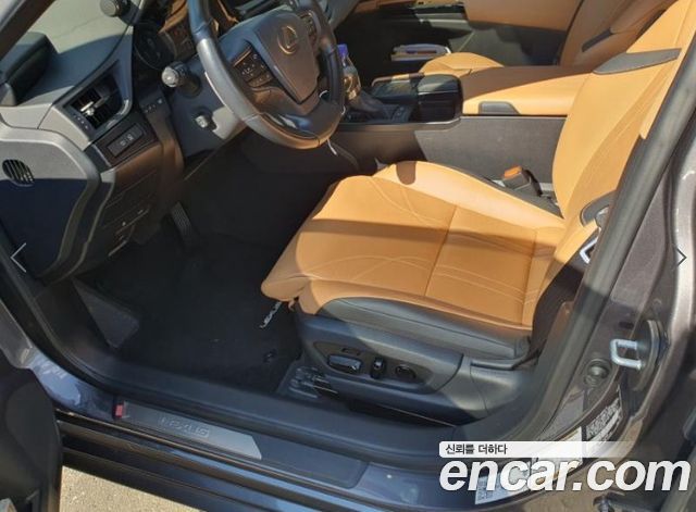 Lexus ES 2022 — photo 7