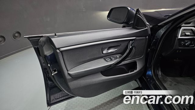 BMW 4-Series 2020 — photo 14
