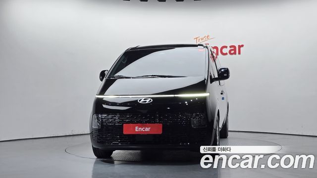 Hyundai Staria 2025 — photo 3