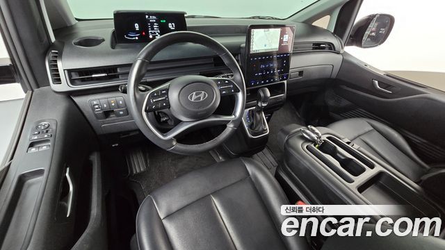 Hyundai Staria 2025 — photo 10