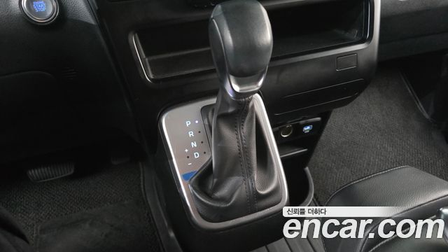 Hyundai Staria 2025 — photo 12