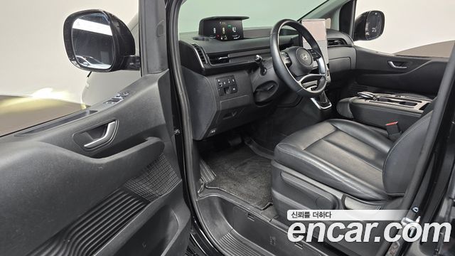 Hyundai Staria 2025 — photo 13