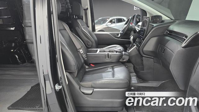Hyundai Staria 2025 — photo 17