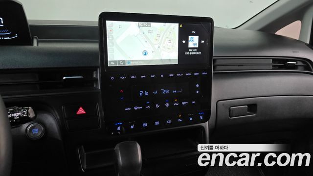 Hyundai Staria 2025 — photo 21