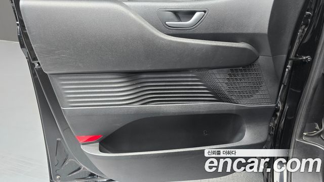 Hyundai Staria 2025 — photo 15
