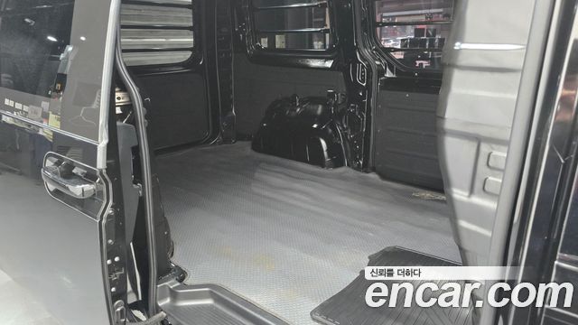 Hyundai Staria 2025 — photo 16
