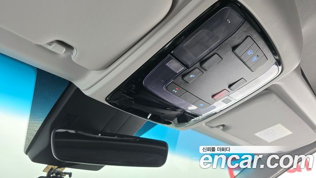 Hyundai Staria 2025 — photo 28