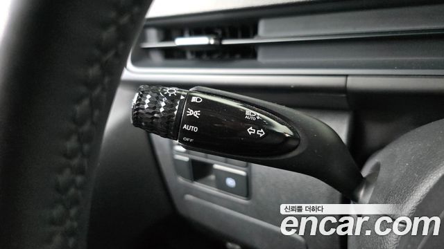 Hyundai Staria 2025 — photo 32