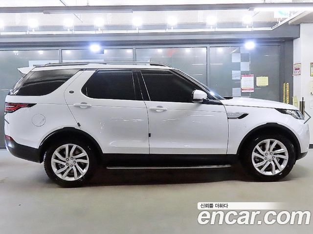 Land Rover Discovery 2017 — photo 3