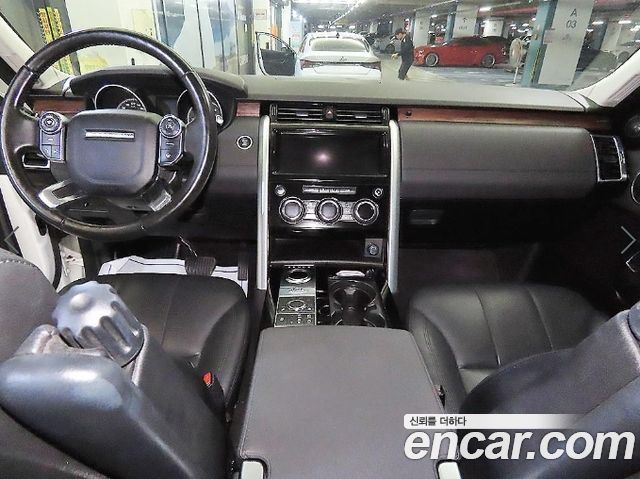 Land Rover Discovery 2017 — photo 10
