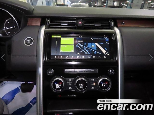 Land Rover Discovery 2017 — photo 11