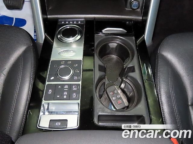 Land Rover Discovery 2017 — photo 12