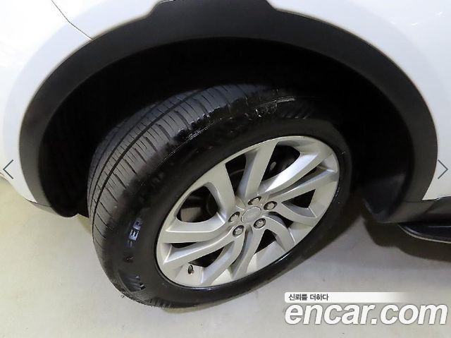 Land Rover Discovery 2017 — photo 20