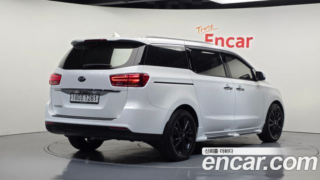 Kia Canival 2019 — photo 2