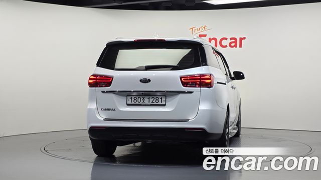Kia Canival 2019 — photo 4