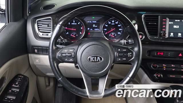 Kia Canival 2019 — photo 13