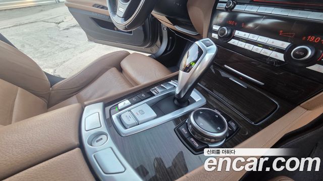 BMW 7-Series 2014 — photo 9