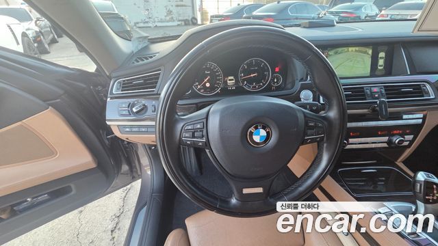 BMW 7-Series 2014 — photo 12