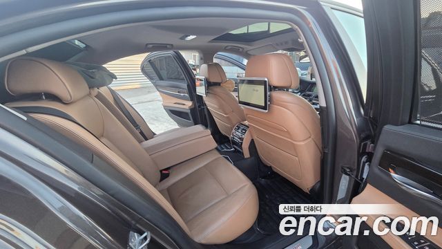BMW 7-Series 2014 — photo 18