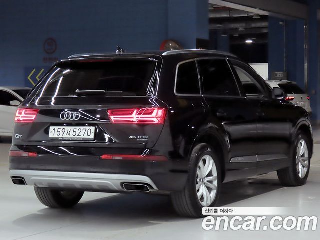 Audi Q7 2019 — photo 2