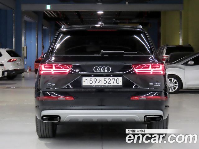 Audi Q7 2019 — photo 4