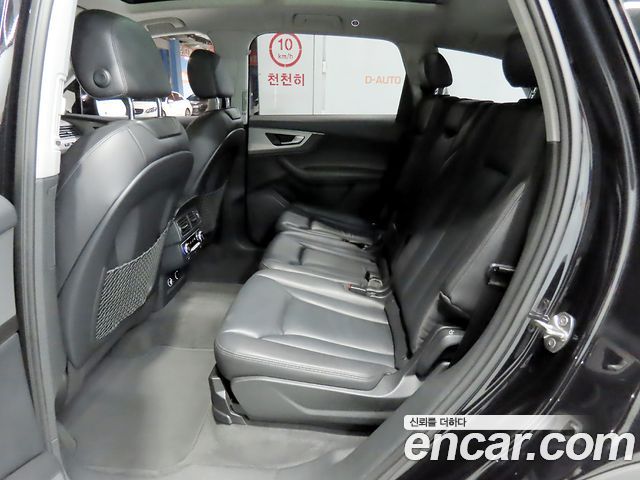 Audi Q7 2019 — photo 11