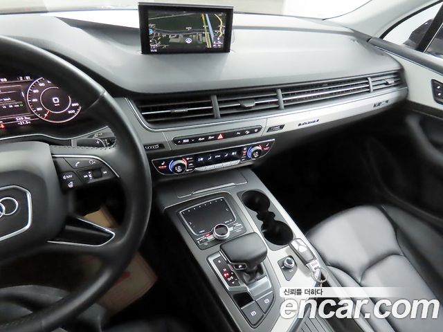 Audi Q7 2019 — photo 18