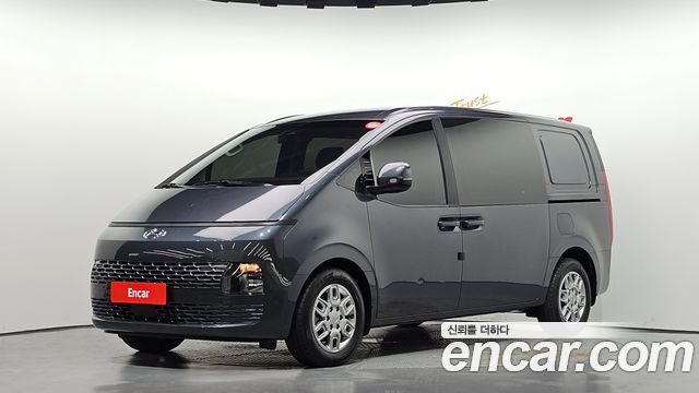 Hyundai Staria 2023 — photo 1