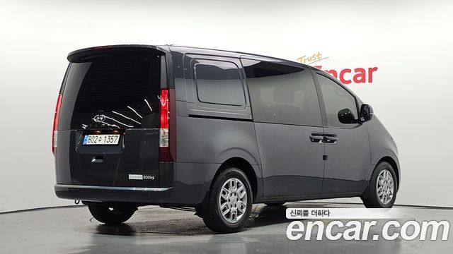 Hyundai Staria 2023 — photo 2