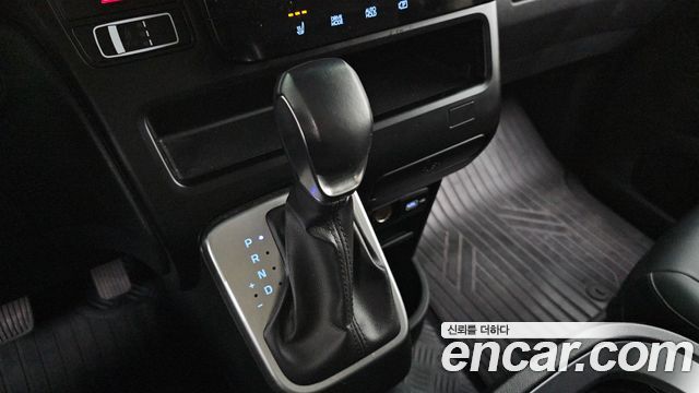 Hyundai Staria 2023 — photo 9