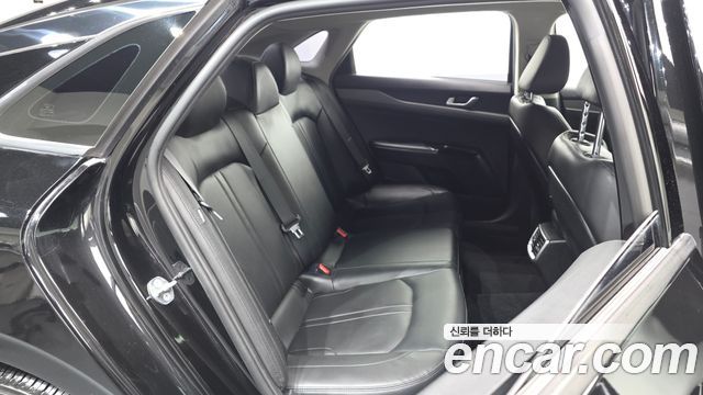 Kia K5 2023 — photo 17