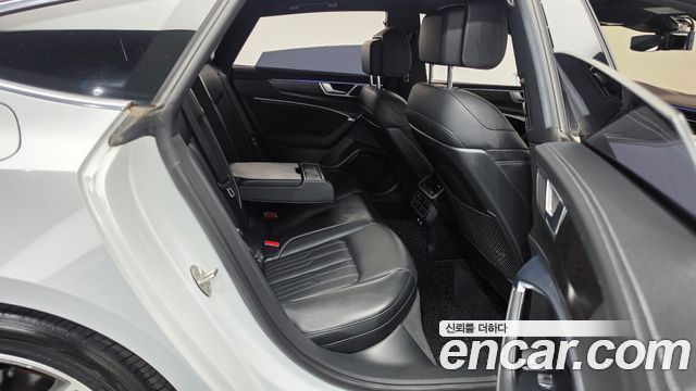 Audi A7 2020 — photo 17