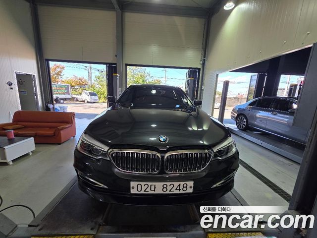 BMW 5-Series 2018 — photo 1