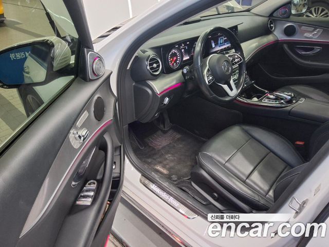 Mercedes-Benz E-Class 2019 — photo 11